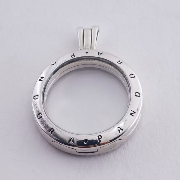 Mid Size Round Floating Locket